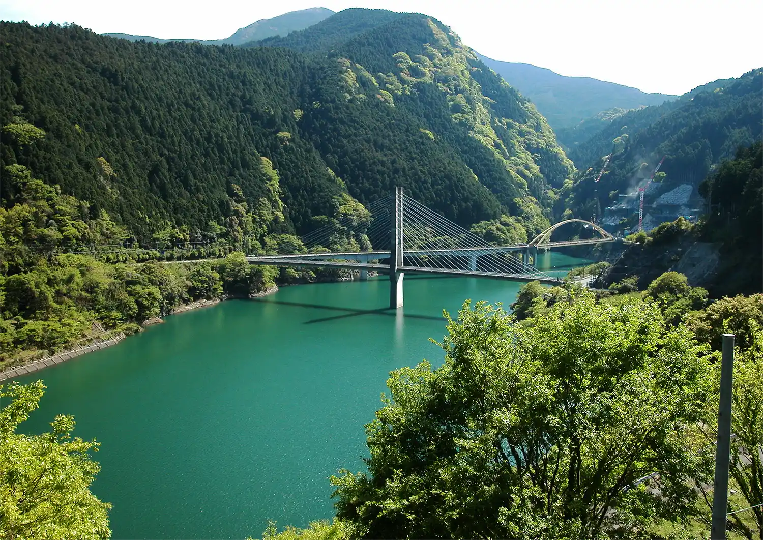 奈良県域水道一体化の主要水源、大滝ダム＝2023年4月27日、川上村