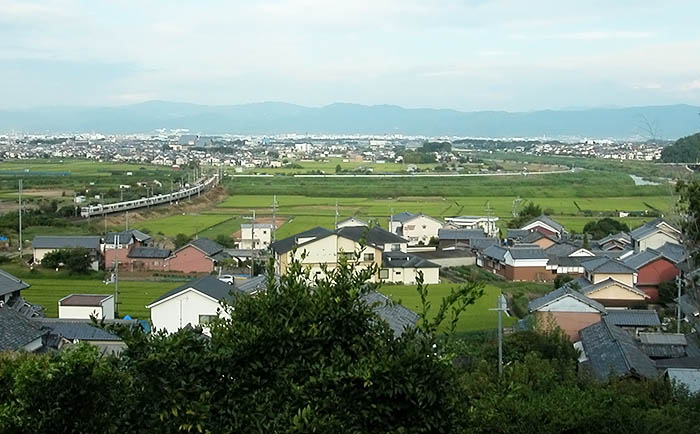 王寺町から河合町の方面を見渡す。2町とも直営の地下水浄水場を廃止し、県営桜井浄水場から受水している＝2021年9月11日