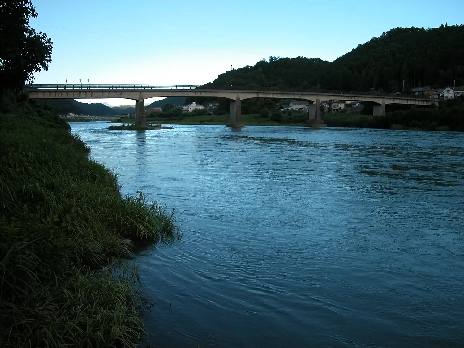 大淀町の水道水源の吉野川＝2023年8月11日、同町