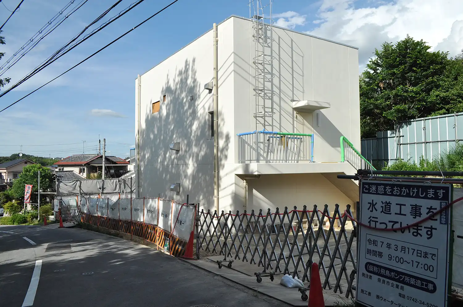 建設中の飛鳥ポンプ所＝2024年7月26日、奈良市二名3丁目